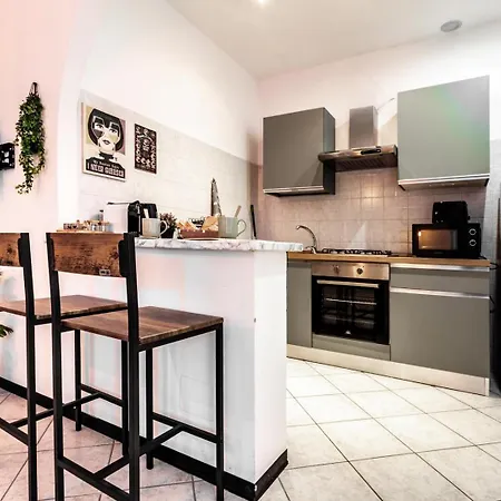 Lakecomo-Free-Parking-Volta Hub