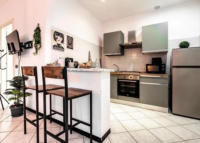 Lakecomo-free-parking-volta Hub